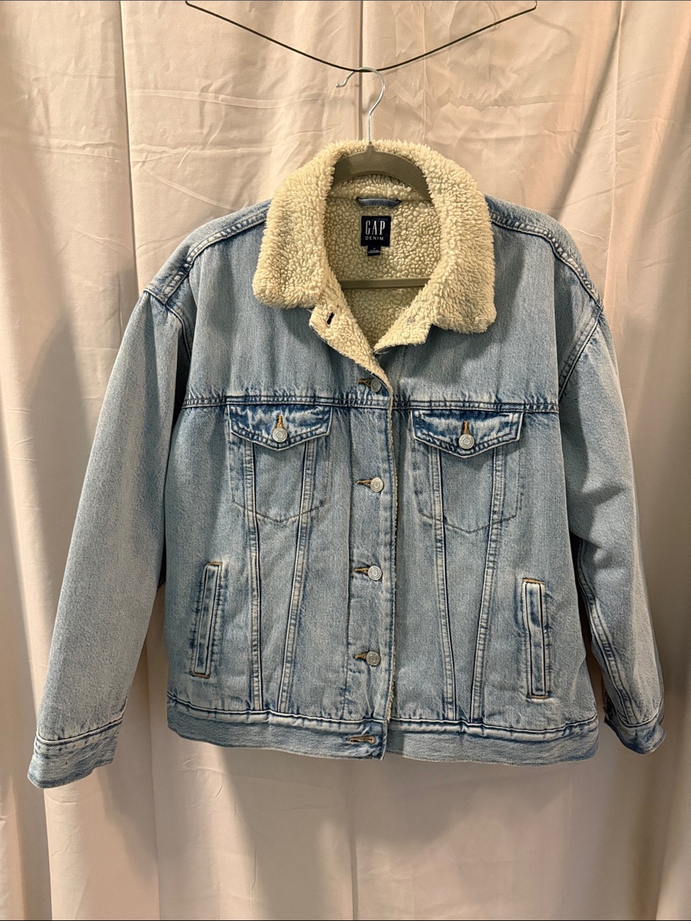 Gap Denim Sherpa Lined Trucker Jean Jacket Mens MEDIUM Blue Light Wash Button Up